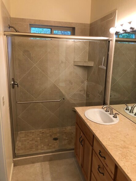 Master Bed Bath w/ double sink - 714 State Park Rd