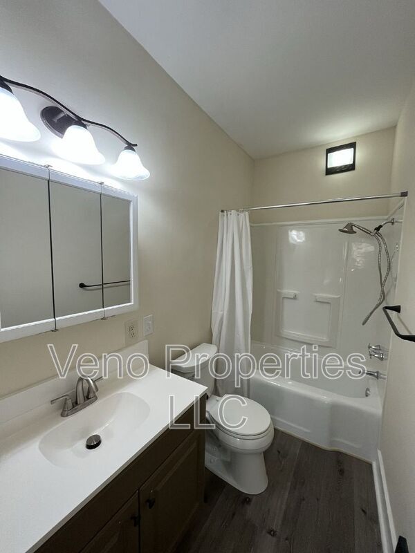 Building Photo - 25 William St