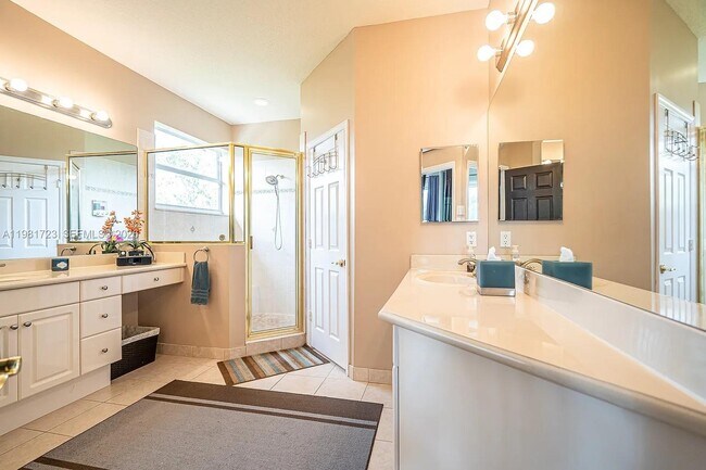 Building Photo - 3182 SW 189th Ave