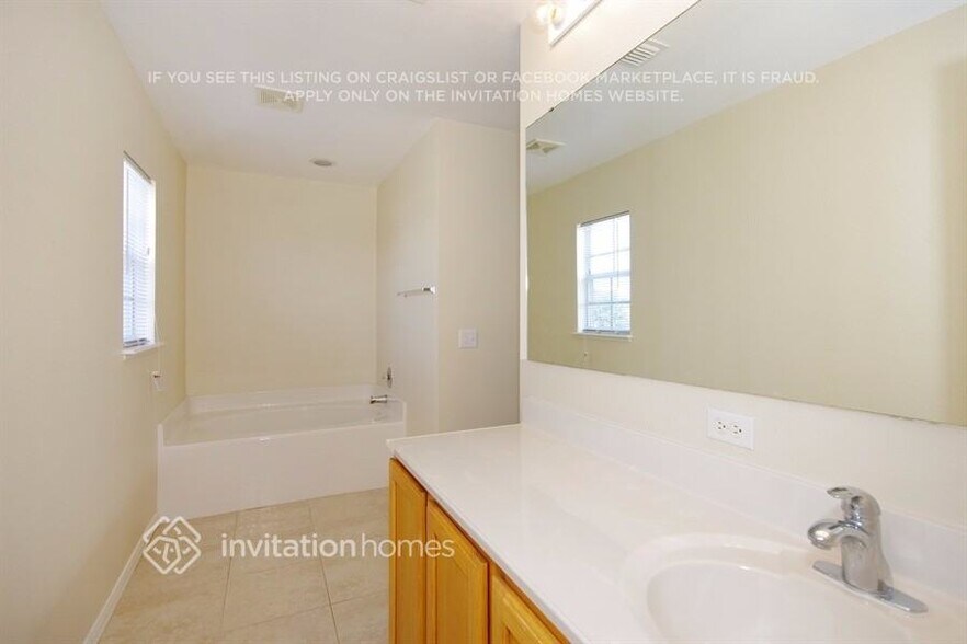 Building Photo - 692 Sunway Ln
