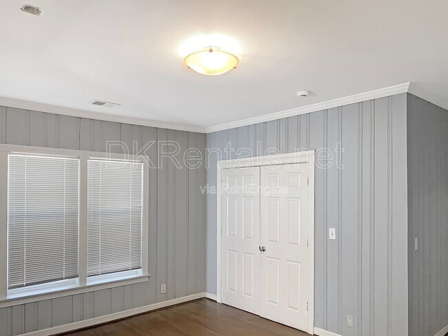 Building Photo - 1739 Sylvan Rd SW