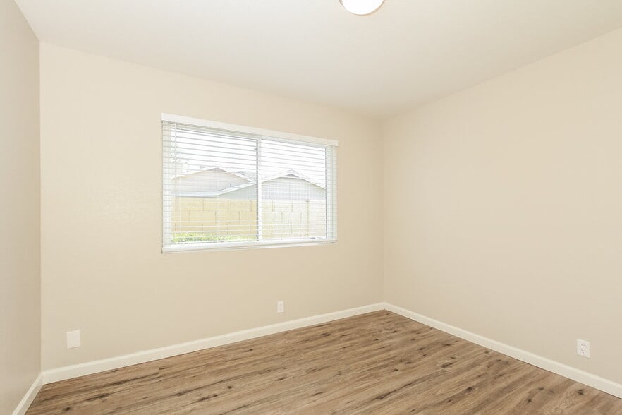 Building Photo - 23837 N 40th Dr