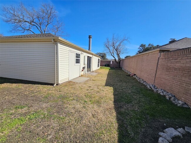 Building Photo - 8319 Wind Veil Dr