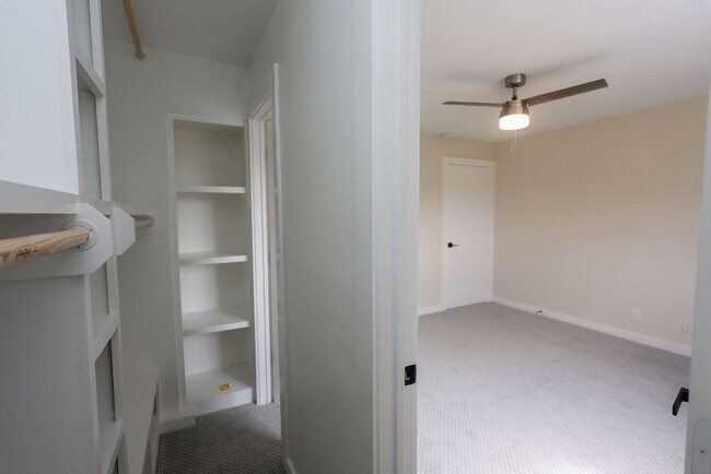 Building Photo - 708 Staitti St