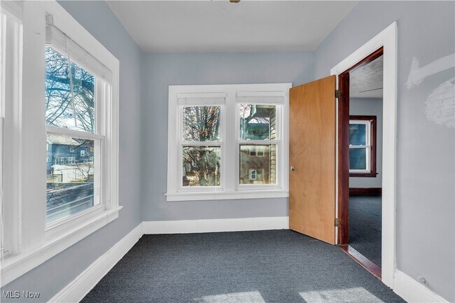 Building Photo - 917 Helmsdale Rd