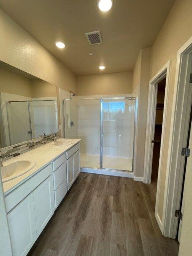 Building Photo - Great Galt 3 Bedroom