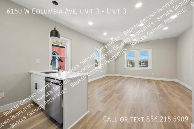 Building Photo - 6150 W Columbia Ave