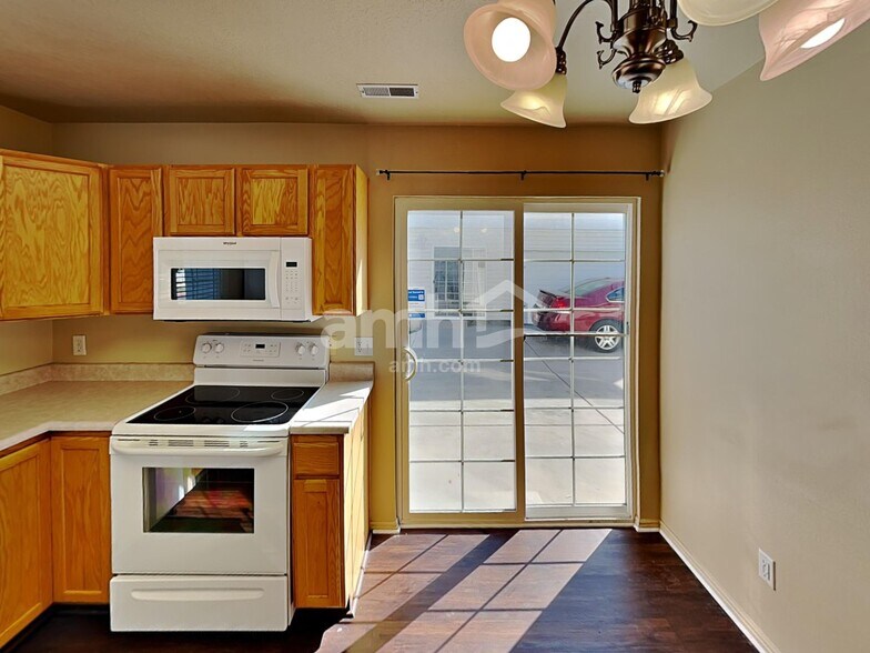 Building Photo - 645 Cattail Dr