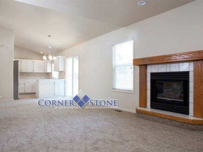 Building Photo - 12128 W Emerson Dr