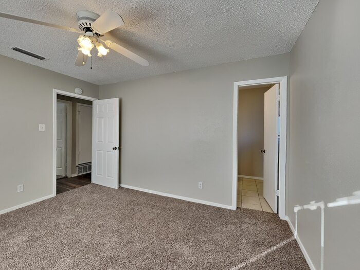 Building Photo - 1201 Saturn Dr