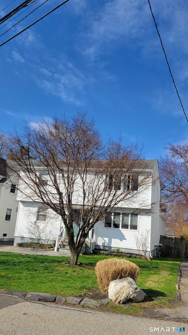 Building Photo - 27 Hyatt Ave