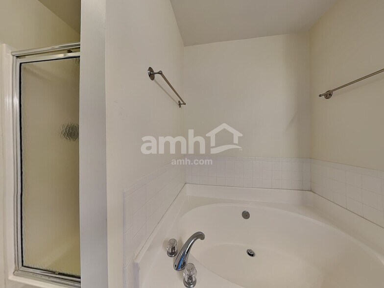 Building Photo - 3472 Skyland Ridge Ct