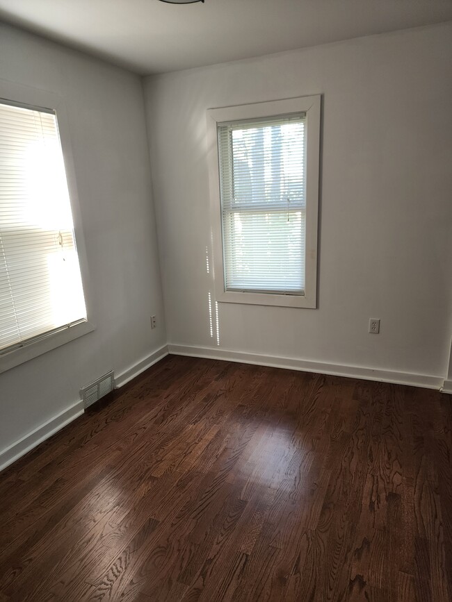 master bedroom - 4400 Clifford Rd