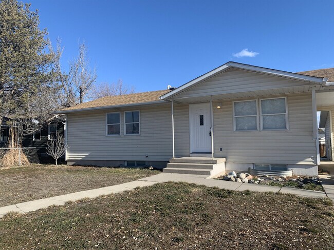 Building Photo - 3498 Valley Heights Dr