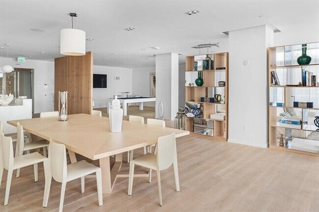 Building Photo - 401 N Birch Rd