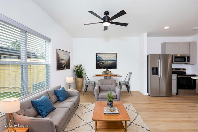 Building Photo - 2027 Longmire Villas Ct