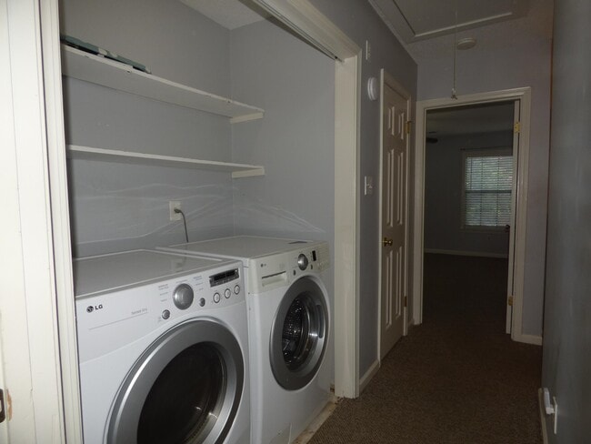 Building Photo - 1695 Belvedere Ct