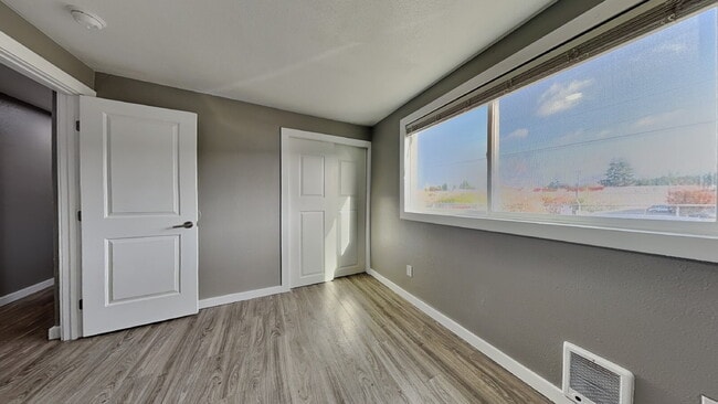 Building Photo - 1105 S Woodlawn St