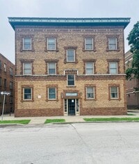 Building Photo - 701 W Maple Ave