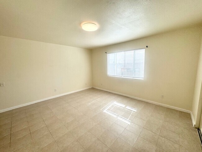 Building Photo - 2589 Hayes Dr