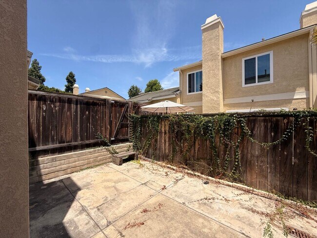 Building Photo - 3651 Caminito Carmel Landing