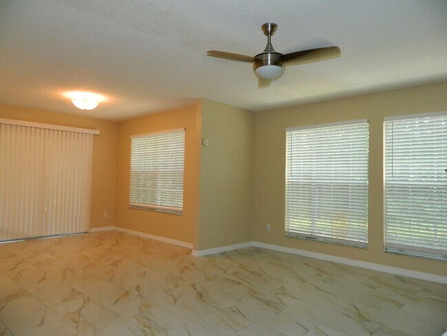 Building Photo - Coming Soon-Altamonte Springs 3-2 Condo Available Aug 14th