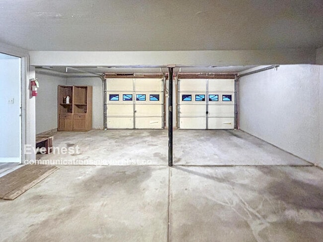Building Photo - 2507 Flintridge Dr