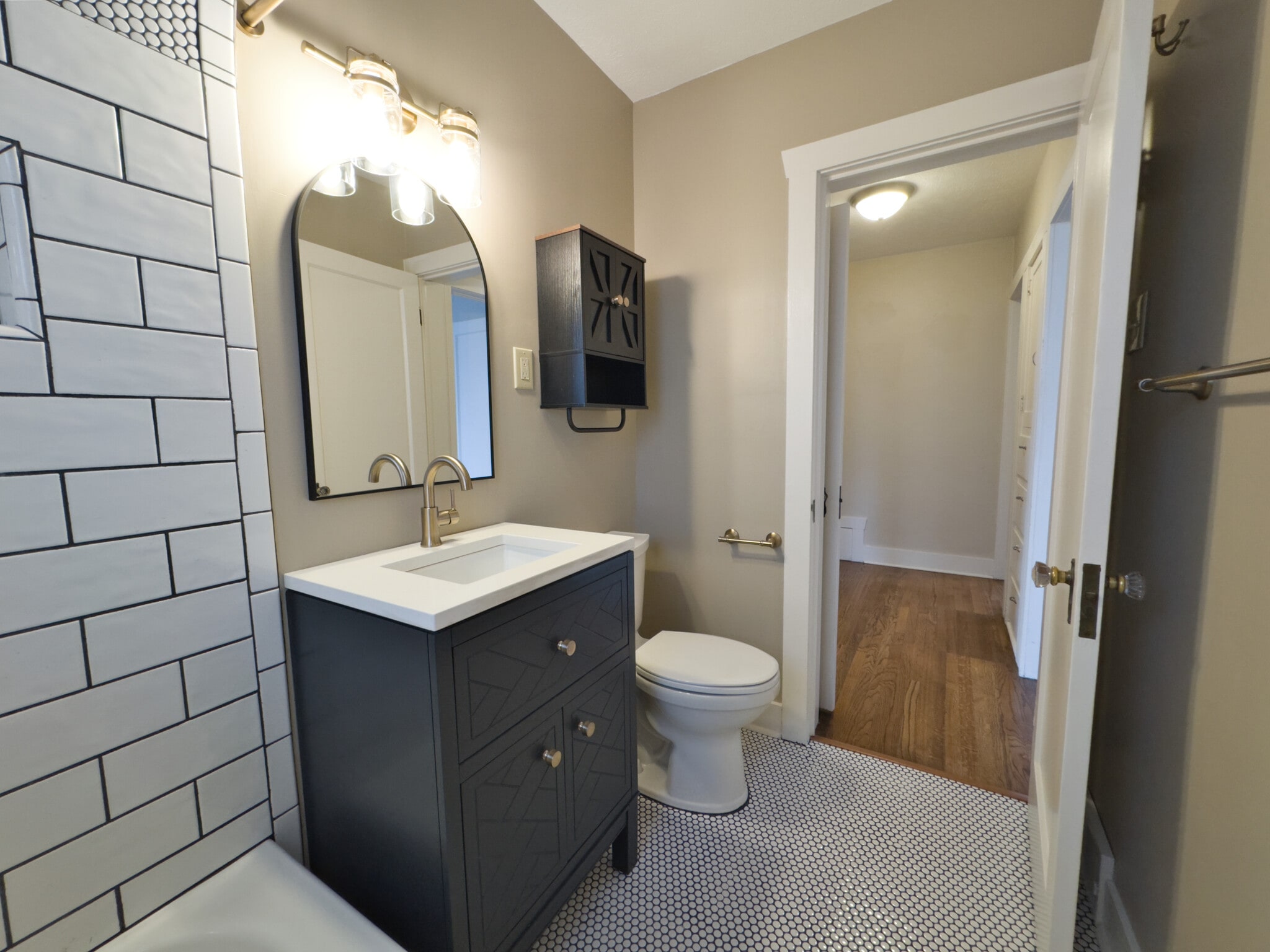 Building Photo - 483 E 8th Ave