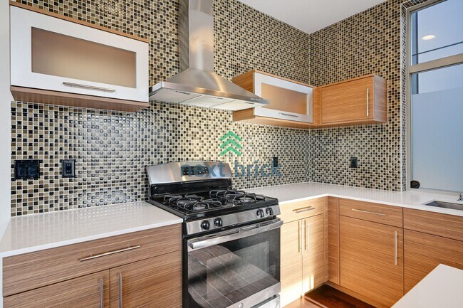 Building Photo - 3 BED & 2.5 BATH SINGLE FAMILY HOUSE FOR RENT