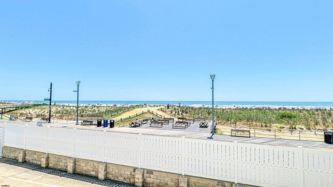 Building Photo - 108 S Montpelier Ave