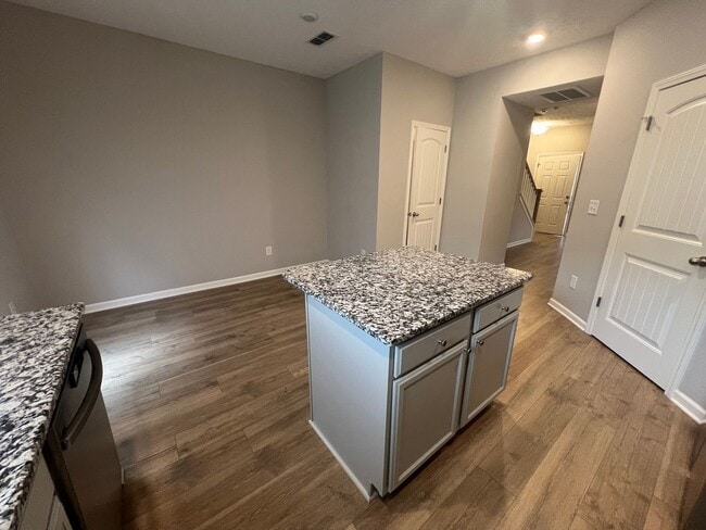 Building Photo - Immediate Occupancy!  2bed 2.5 bath Antioc...