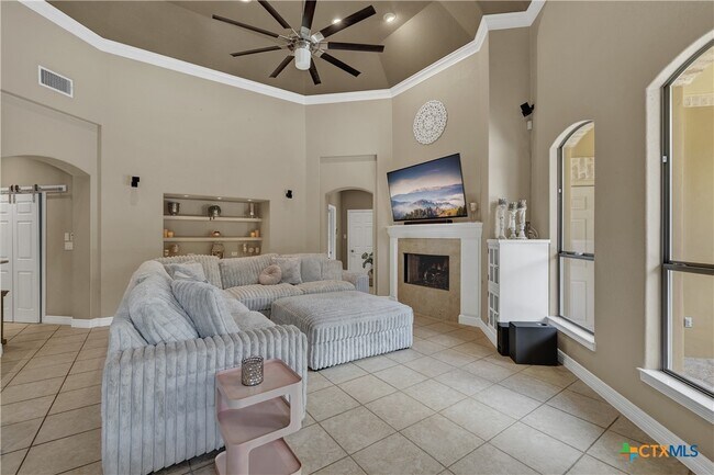Building Photo - 9752 Trophy Oaks Dr