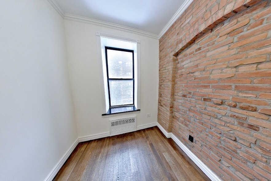 Building Photo - 424 W 51st St