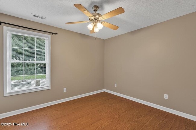 Building Photo - 304 Woody Way