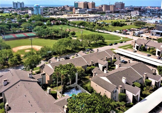 Building Photo - 7037 N Holiday Dr