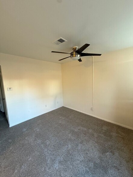 Building Photo - 405-407 E. Simpson Street