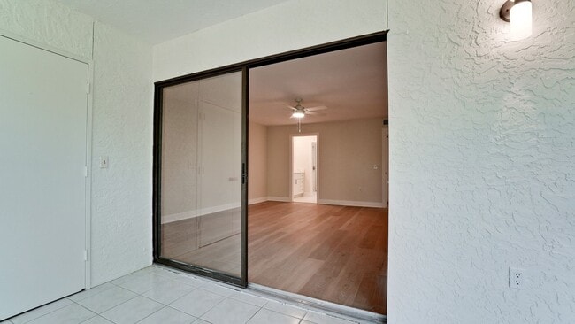 Building Photo - 542 Lakeside Dr