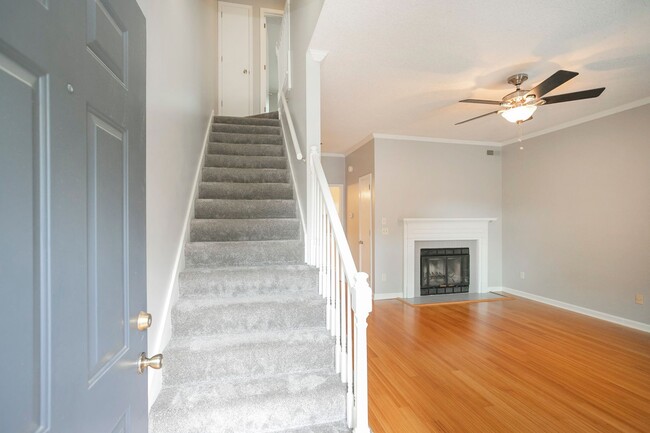 Building Photo - 127 Lakebrink Dr