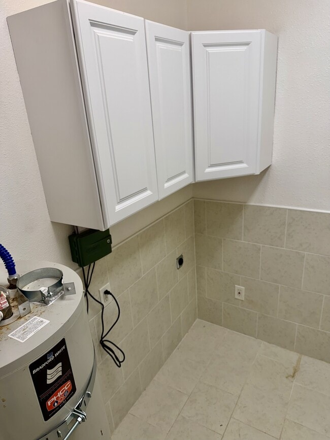 Building Photo - 986 S Hope Ave