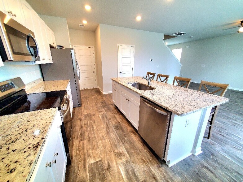 Building Photo - 400 Southern Wren Wy
