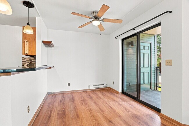 Building Photo - $2,340.95, 2 Bed 2 Bath Condo in Boulder with In Unit Laundry!