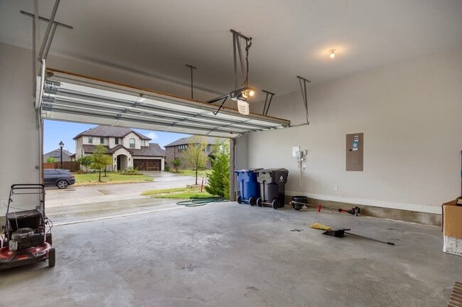 Building Photo - 16050 Talamore Ln