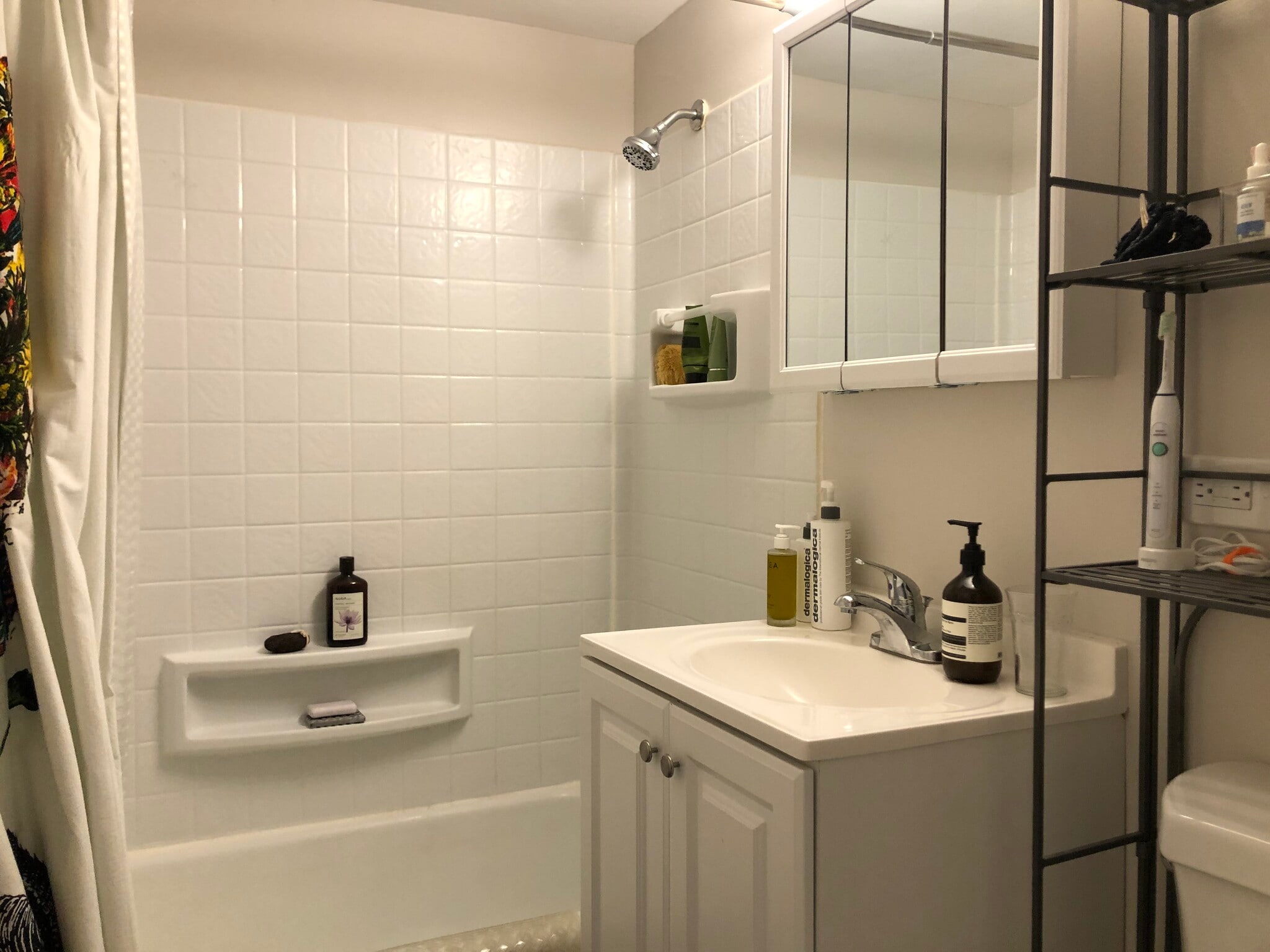 Bathroom - 733 N Western Ave