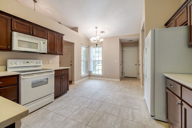 Building Photo - 868 Young Way