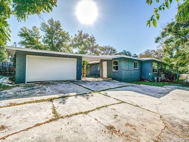 Building Photo - 413 Garraty Rd