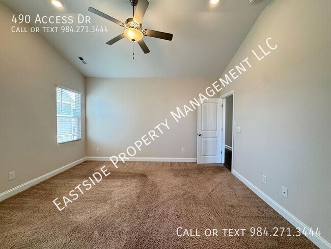 Building Photo - 490 Access Dr