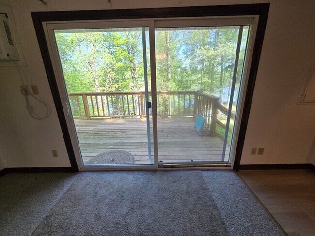 Building Photo - 6308 Lakeshore Dr