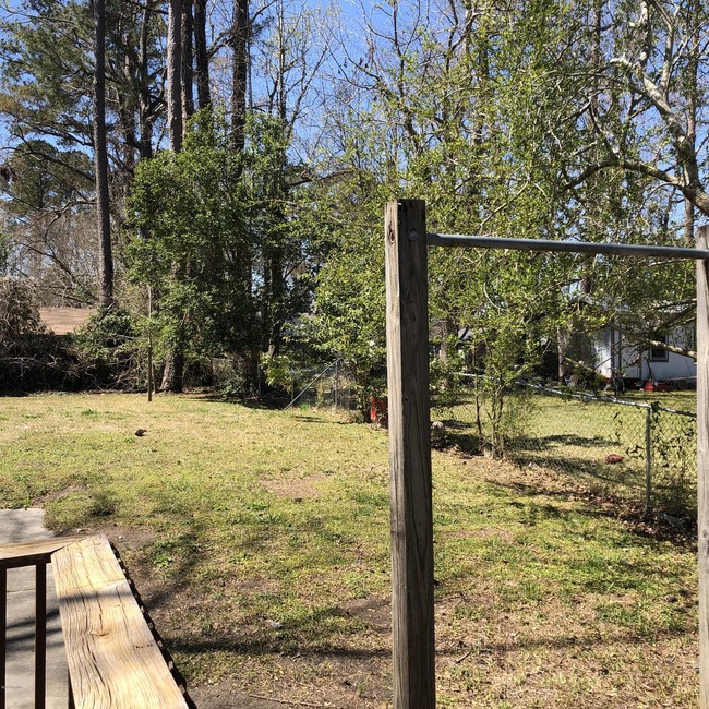 Building Photo - 503 Henderson Dr