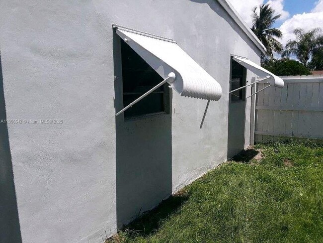 Building Photo - 1520 N 71st Terrace