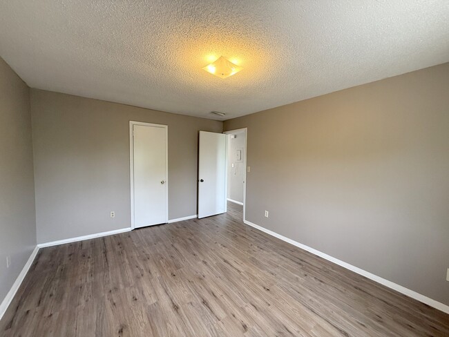 Building Photo - 3929 Highridge Dr SW